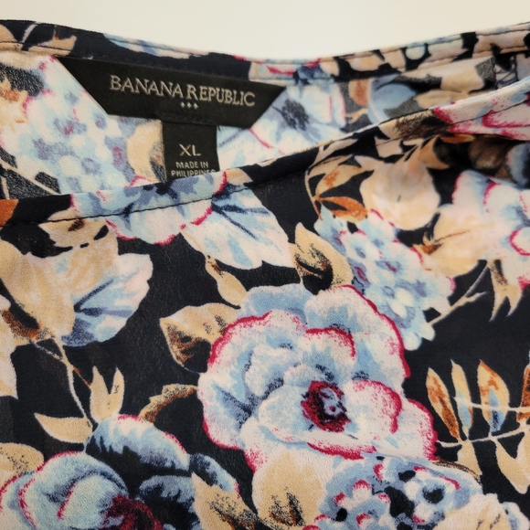 Banana Republic twist hem blouse - Picture 2 of 2